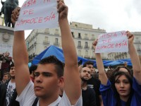Los jóvenes españoles son más conservadores y están más comprometidos con la sociedad